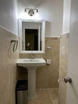 Ev (Townhouse accommodates six)