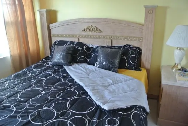 Ev (Townhouse accommodates two)