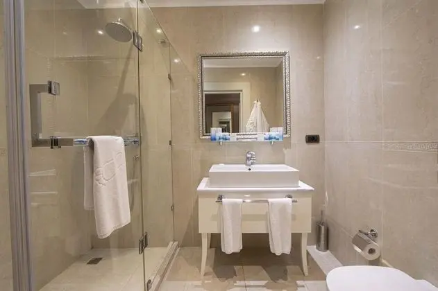 Standard Tek Büyük veya İki Ayrı Yataklı Oda, Sigara İçilmez