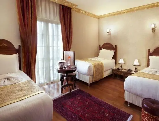 Tek Büyük veya İki Ayrı Yataklı Oda (Bathtub or Shower)