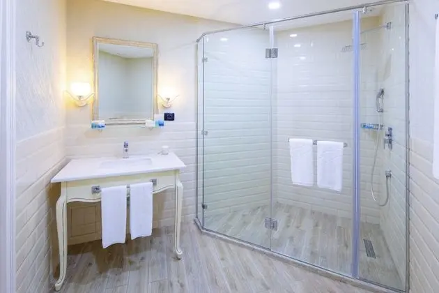 Deluxe Tek Büyük veya İki Ayrı Yataklı Oda