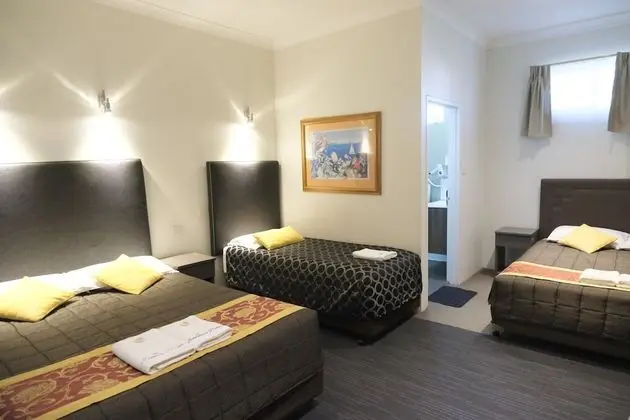 Family Oda (2 Queen and 1 Single beds)