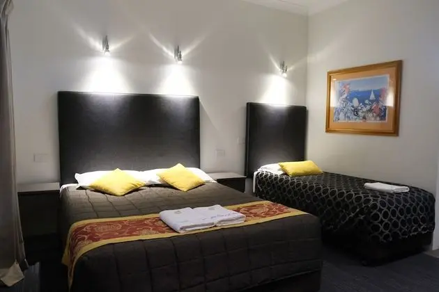 Family Oda (2 Queen and 1 Single beds)