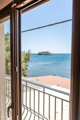 Tek Büyük veya İki Ayrı Yataklı Oda, Balkon