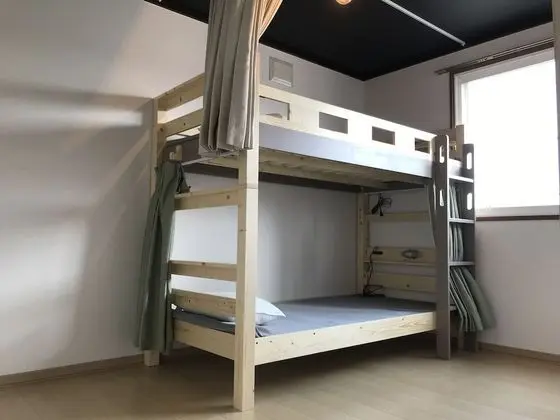 Ortak Ranzalı Oda, Sadece kadınlar için