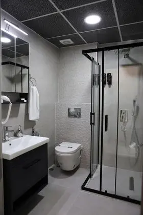 Çift Kişilik,Şehir Manzaralı