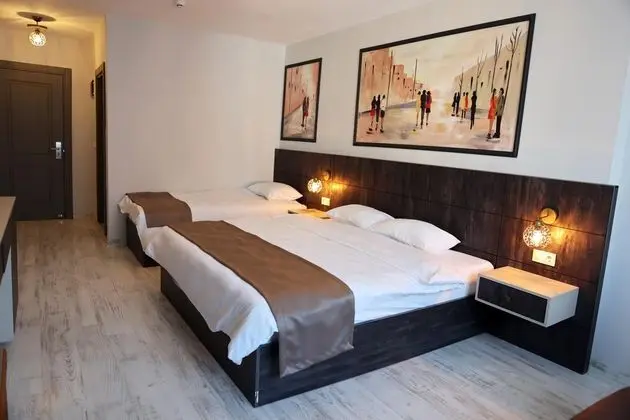 Triple,Şehir Manzaralı