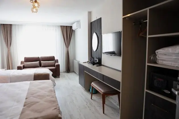 Triple,Şehir Manzaralı
