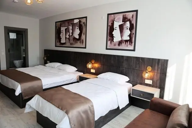 Triple,Şehir Manzaralı