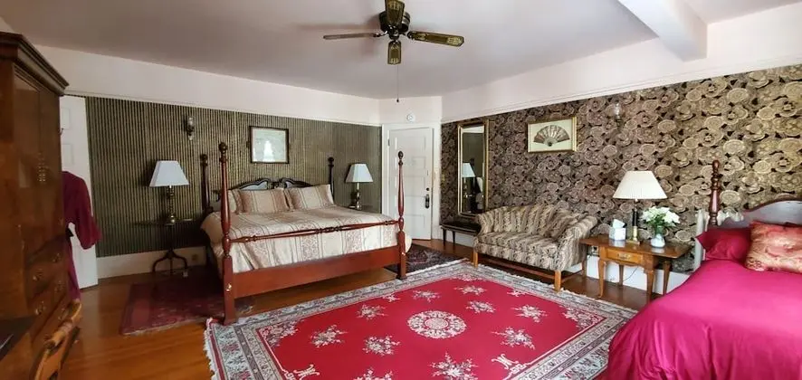 Oda, Birden Çok Yatak (The Spitler)