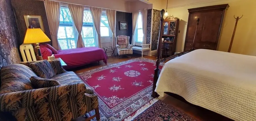 Oda, Birden Çok Yatak (The Spitler)