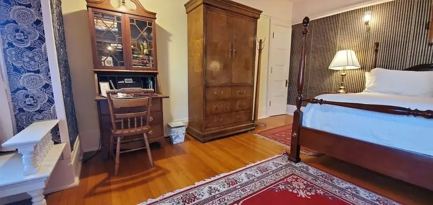 Oda, Birden Çok Yatak (The Spitler)