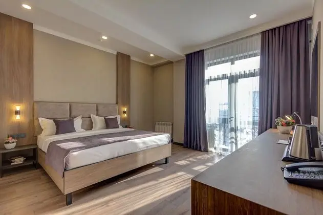 Deluxe Tek Büyük Yataklı Oda