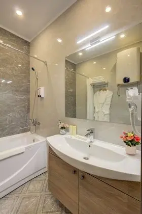 Deluxe Tek Büyük Yataklı Oda