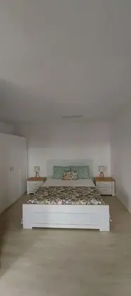 Tek Büyük Yataklı Oda, Penceresiz