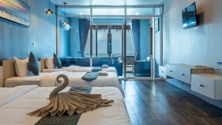 Superior Beach View Family Suite