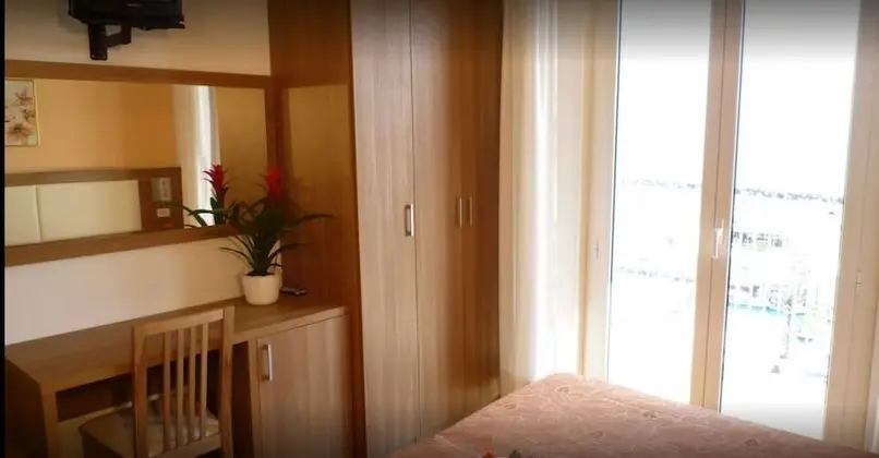 Üç Kişilik Oda