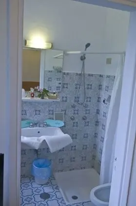 Standard Tek Büyük Yataklı Oda, Bahçe Manzaralı