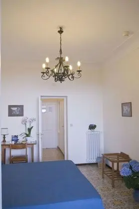 Superior Tek Büyük Yataklı Oda, Balkon, Bahçe Manzaralı