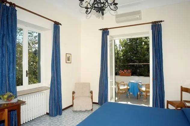 Superior Tek Büyük Yataklı Oda, Balkon, Bahçe Manzaralı