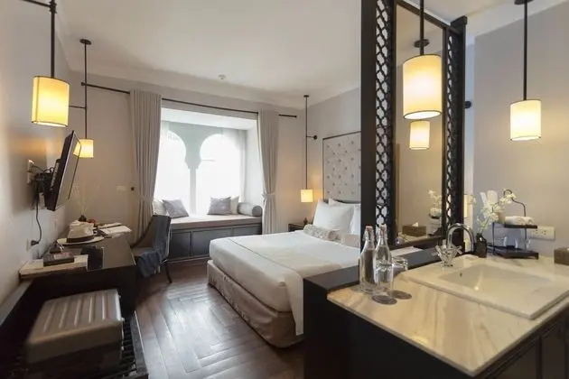Gold Chamber Double Pool View