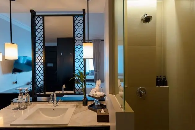 Gold Chamber Double Pool View