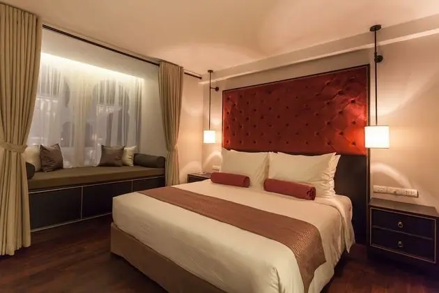 Presidential Pool Suite