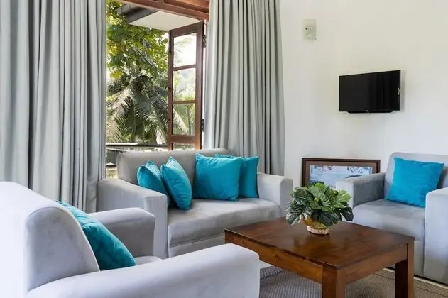 Deluxe Dört Kişilik Oda, 1 Yatak Odası, Balkon, Havuz Manzaralı
