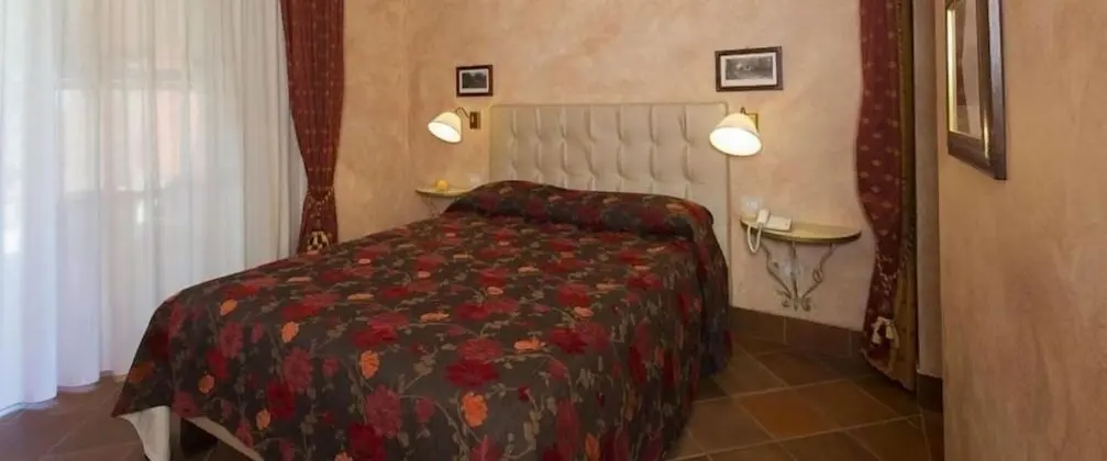 Standard Tek Büyük Yataklı Oda