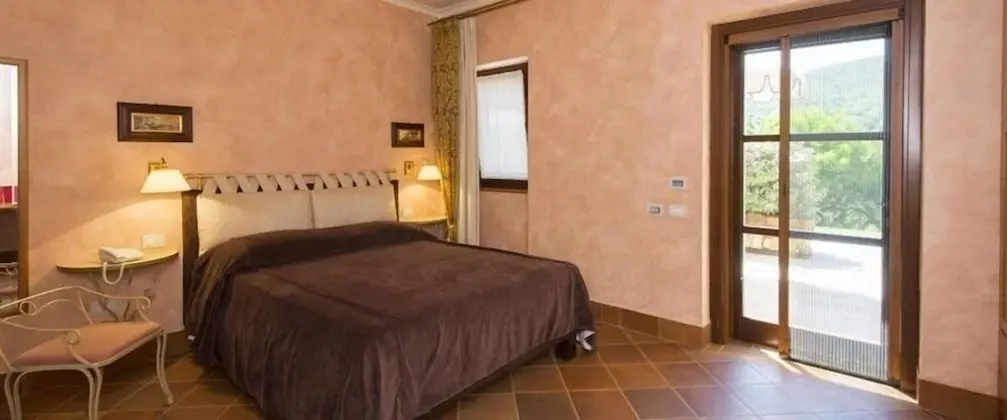 Standard Tek Büyük Yataklı Oda