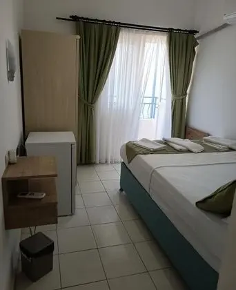 Çift Kişilik, Deniz Manzaralı