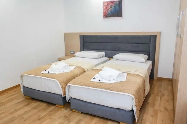 Tek Büyük veya İki Ayrı Yataklı Oda, Balkon