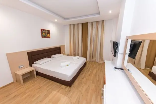 Tek Büyük veya İki Ayrı Yataklı Oda, Balkon