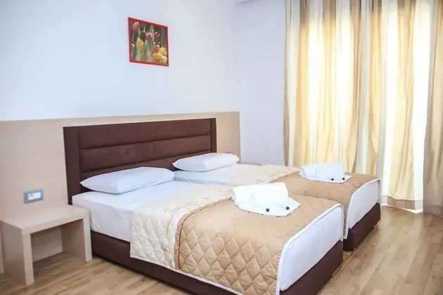 Tek Büyük veya İki Ayrı Yataklı Oda, Balkon