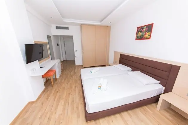 Tek Büyük veya İki Ayrı Yataklı Oda, Balkon