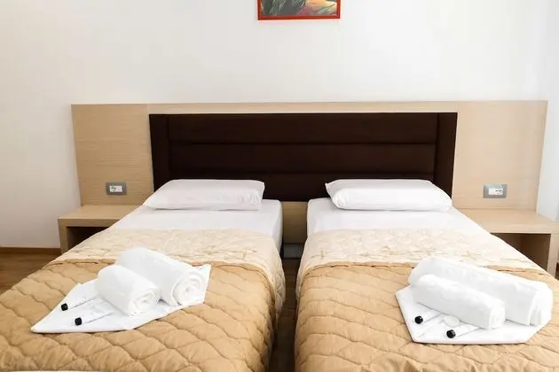 Tek Büyük veya İki Ayrı Yataklı Oda, Balkon