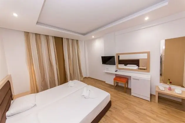 Tek Büyük veya İki Ayrı Yataklı Oda, Balkon