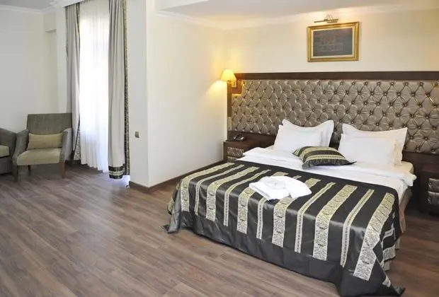 Aile Odası, Bahçe Manzaralı
