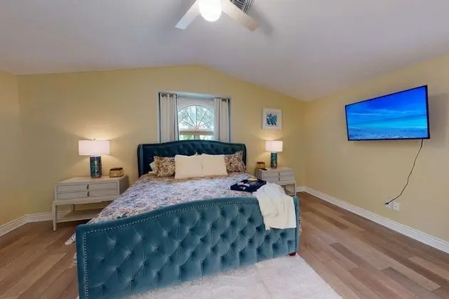 Ev (Sarasota Bay Pool Home)