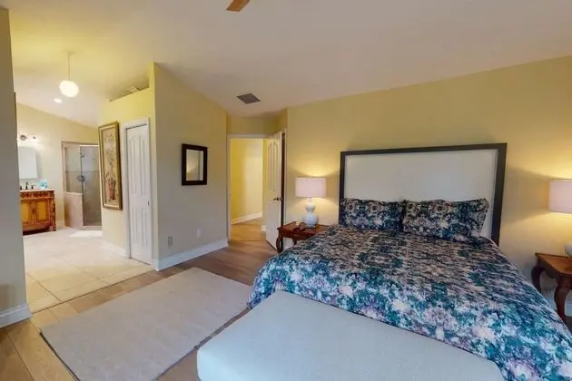 Ev (Sarasota Bay Pool Home)