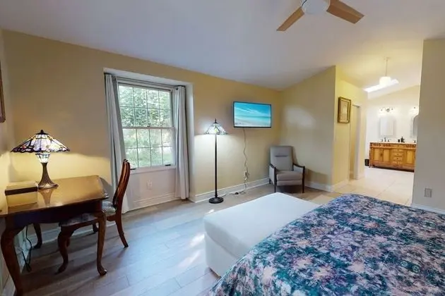 Ev (Sarasota Bay Pool Home)