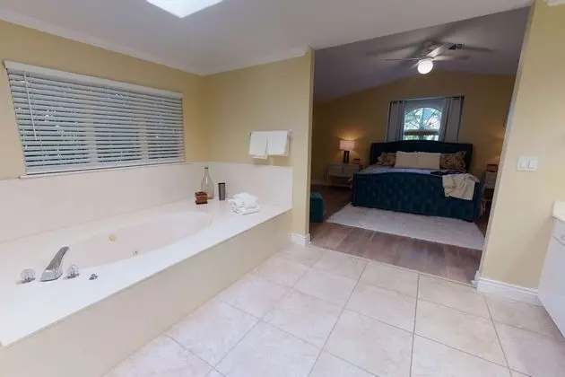 Ev (Sarasota Bay Pool Home)