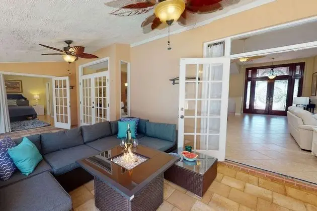 Ev (Sarasota Bay Pool Home)