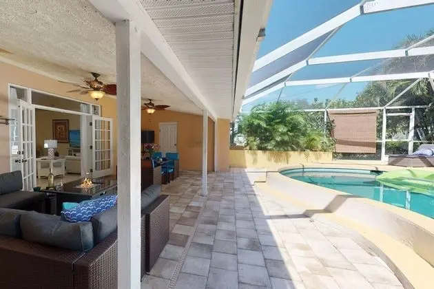 Ev (Sarasota Bay Pool Home)