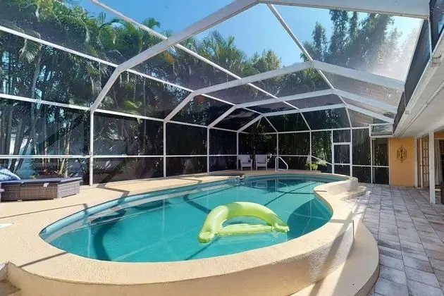 Ev (Sarasota Bay Pool Home)