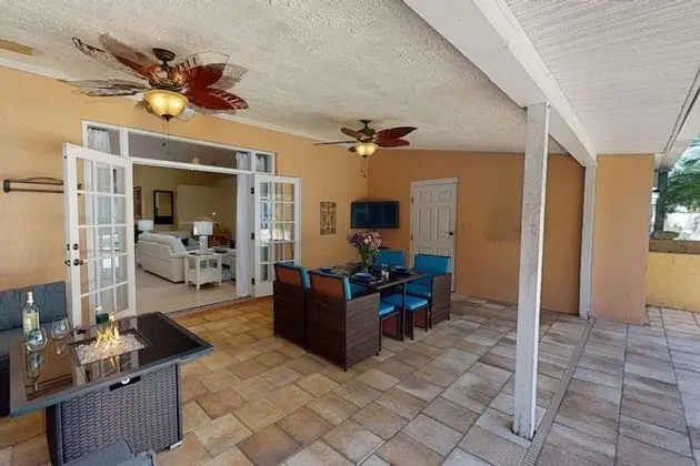 Ev (Sarasota Bay Pool Home)