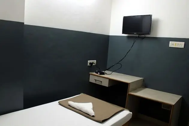 Basic Tek Kişilik Oda, 1 Tek Kişilik Yatak, Sigara İçilmez, Business Dinlenme Salonu Kullanımı