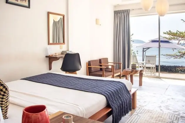 Deluxe Tek Büyük Yataklı Oda, Havuz Manzaralı