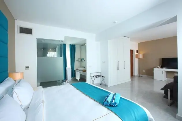 Deluxe Suite , Havuz Manzaralı