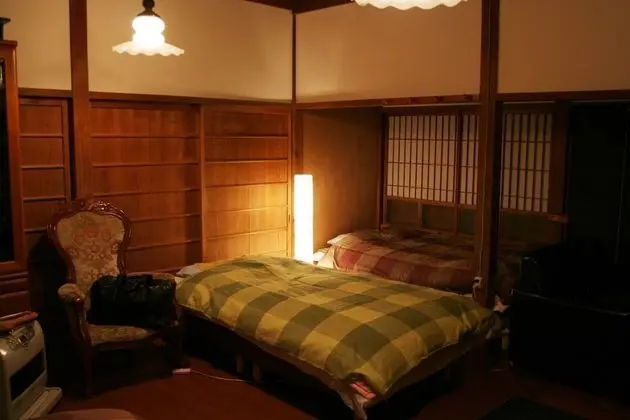 Traditional Ev, Ek Bina